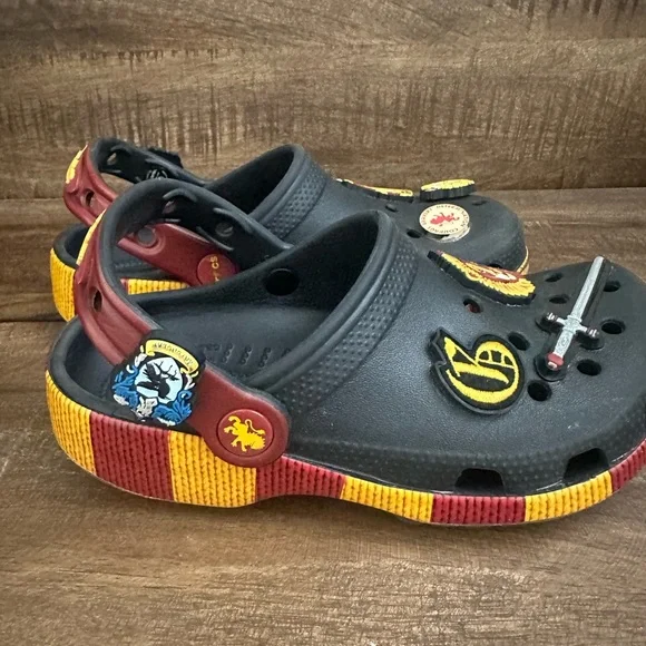 Crocs | Kids Harry Potter Gryffindor Classic Clog - Picture 4 of 7